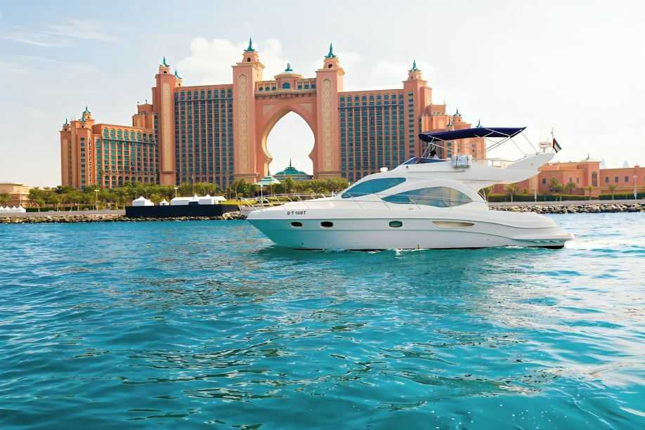 1-Hour Marina yacht Tour Dubai